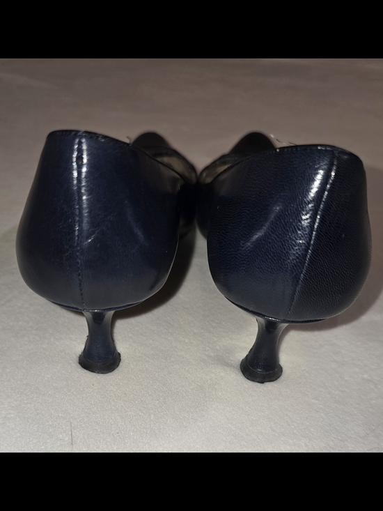 Manolo Blahnik Carolyne Navy Blue Leather Pointed Toe Pumps Size 35.5